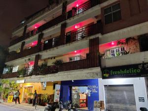 Edificio en el que se encuentra el hostal o pensión