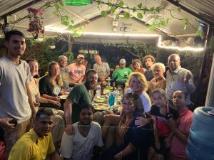 een groep mensen die poseren voor een foto bij Lake Vision Guesthouse in Pokhara