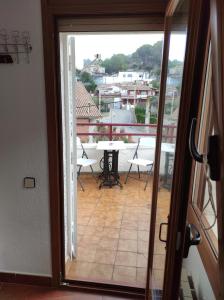 A balcony or terrace at a18' de Barcelona y 10' de circuito de Cataluña