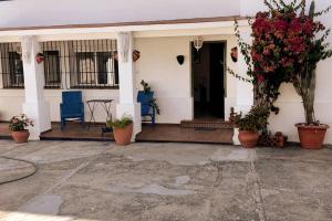 Fotografija v galeriji nastanitve Sagrado Corazón - Chalet con piscina, a 25m playa v mestu Sanlúcar de Barrameda