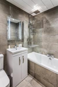 A bathroom at Kinloch Hotel, Isle of Arran