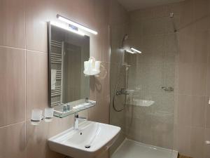 Koupelna v ubytování Maisonette Apartments