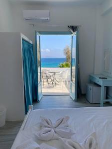 Postel nebo postele na pokoji v ubytování Cactus Beach Paros