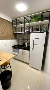 Virtuve vai virtuves zona naktsmītnē Studio moderno na avenida da praia - Boqueirão