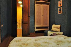 A bed or beds in a room at Masia El Canalot - Molí Del Pont