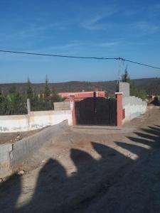 Piscine de l'établissement Petite villa avec piscine dans la nature Veuillez me contacter avant d'effectuer votre réservation ou située à proximité