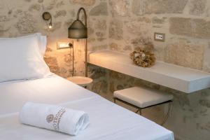 Posteľ alebo postele v izbe v ubytovaní Inotropes Boutique Suites - Adults Only