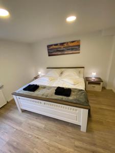 Postel nebo postele na pokoji v ubytování Schöne Wohnung mit Garten beim Outletcenter 5 km