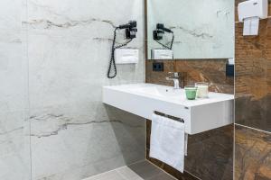 Ένα μπάνιο στο Kb Hotel