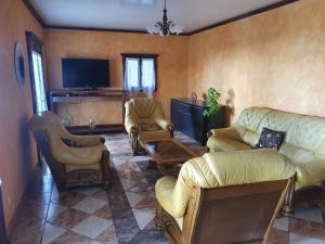 Posezení v ubytování Maison chaleureuse dans un cadre calme et agréable
