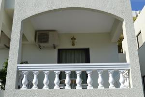 Un balcón o terraza de To Spiti Tis Eirinis