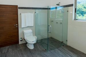 Koupelna v ubytování LA LOMA SUITES