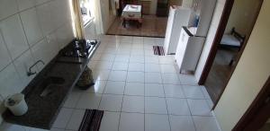 an overhead view of a kitchen with a sink and a stove at Pousada Araçatuba in Imbituba