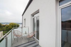 Balkón alebo terasa v ubytovaní Mrągowo dwupoziomowy Apartament Indygo 85m2 z widokiem na jezioro