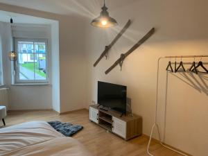 a bedroom with a bed and a tv on a wall at Bergsteiger Schlafplätze mit Parkplatz in Haslach