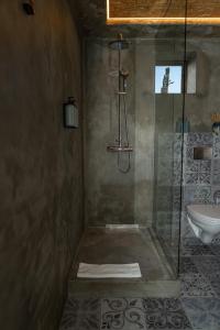Uma casa de banho em Converted Water Tower
