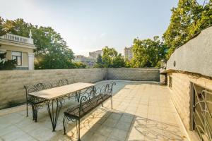 صورة لـ Baku Nizami Street Triplex 4 bedroom في باكو