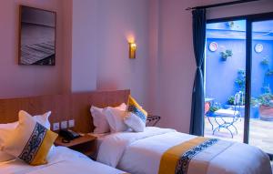 Una cama o camas en una habitación de VANCII Hotel