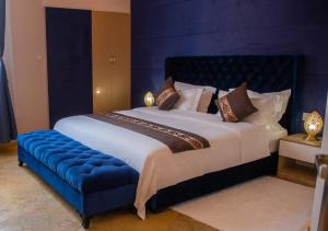 Una cama o camas en una habitación de VANCII Hotel