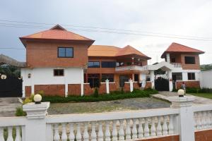 Gedung tempat hotel berlokasi