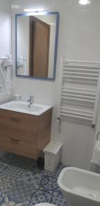 Ванная комната в La Mediana Del Sella +21 фотография