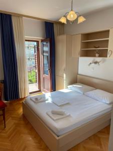 Postel nebo postele na pokoji v ubytování Apartmani Dragica