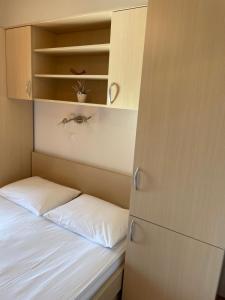 Postel nebo postele na pokoji v ubytování Apartmani Dragica