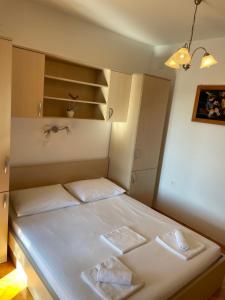 Postel nebo postele na pokoji v ubytování Apartmani Dragica