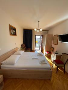 Postel nebo postele na pokoji v ubytování Apartmani Dragica