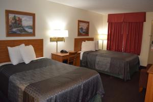 Llit o llits en una habitació de Value Inn - Livonia
