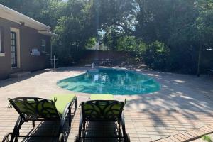 Boho Vibes- private pool- 10 min to Raymond James