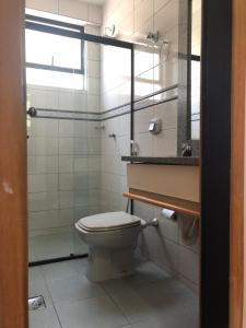 a bathroom with a toilet and a shower at Flat Golden Plaza - Lourdes in Belo Horizonte