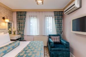 TV a/nebo společenská místnost v ubytování Agora Guesthouse
