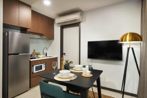 A kitchen or kitchenette at The Initial Residence