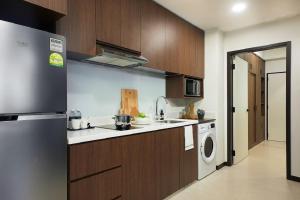 A kitchen or kitchenette at The Initial Residence