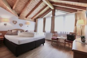 A bed or beds in a room at Stacklerhof