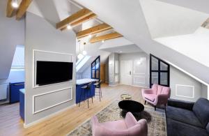 Televízia a/alebo spoločenská miestnosť v ubytovaní Kalix Boutique Hotel