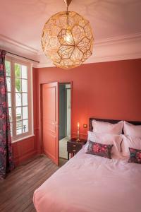 Säng eller sängar i ett rum på Le Château de Cormicy