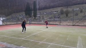 Tenis alebo squash v ubytovaní Penzión pri studničke Omastiná alebo jeho okolí