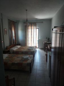 Postel nebo postele na pokoji v ubytování Miaritis rooms