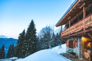Chalet Samasta 5-Bedroom Jacuzzi and open fire during the winter