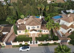 Bazén v ubytovaní Spacious 700m2 villa, Golfers paradise. alebo v jeho blízkosti
