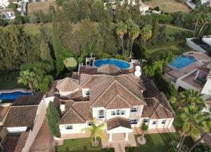 Bazén v ubytovaní Spacious 700m2 villa, Golfers paradise. alebo v jeho blízkosti