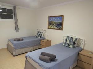 Posteľ alebo postele v izbe v ubytovaní Spacious 700m2 villa, Golfers paradise. + 37 fotografií