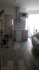 Kuchyň nebo kuchyňský kout v ubytování SERRANO Home