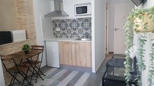 Kuchyň nebo kuchyňský kout v ubytování SERRANO Home