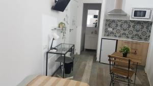 Kuchyň nebo kuchyňský kout v ubytování SERRANO Home