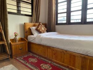 Cama ou camas em um quarto em Birds Nest Hostel