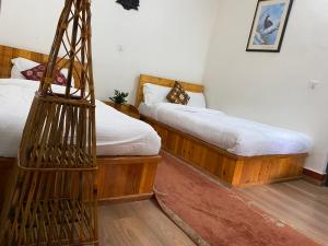 Cama ou camas em um quarto em Birds Nest Hostel