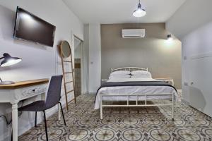 Postel nebo postele na pokoji v ubytování Chateau La Vallette - Barrakka Suite